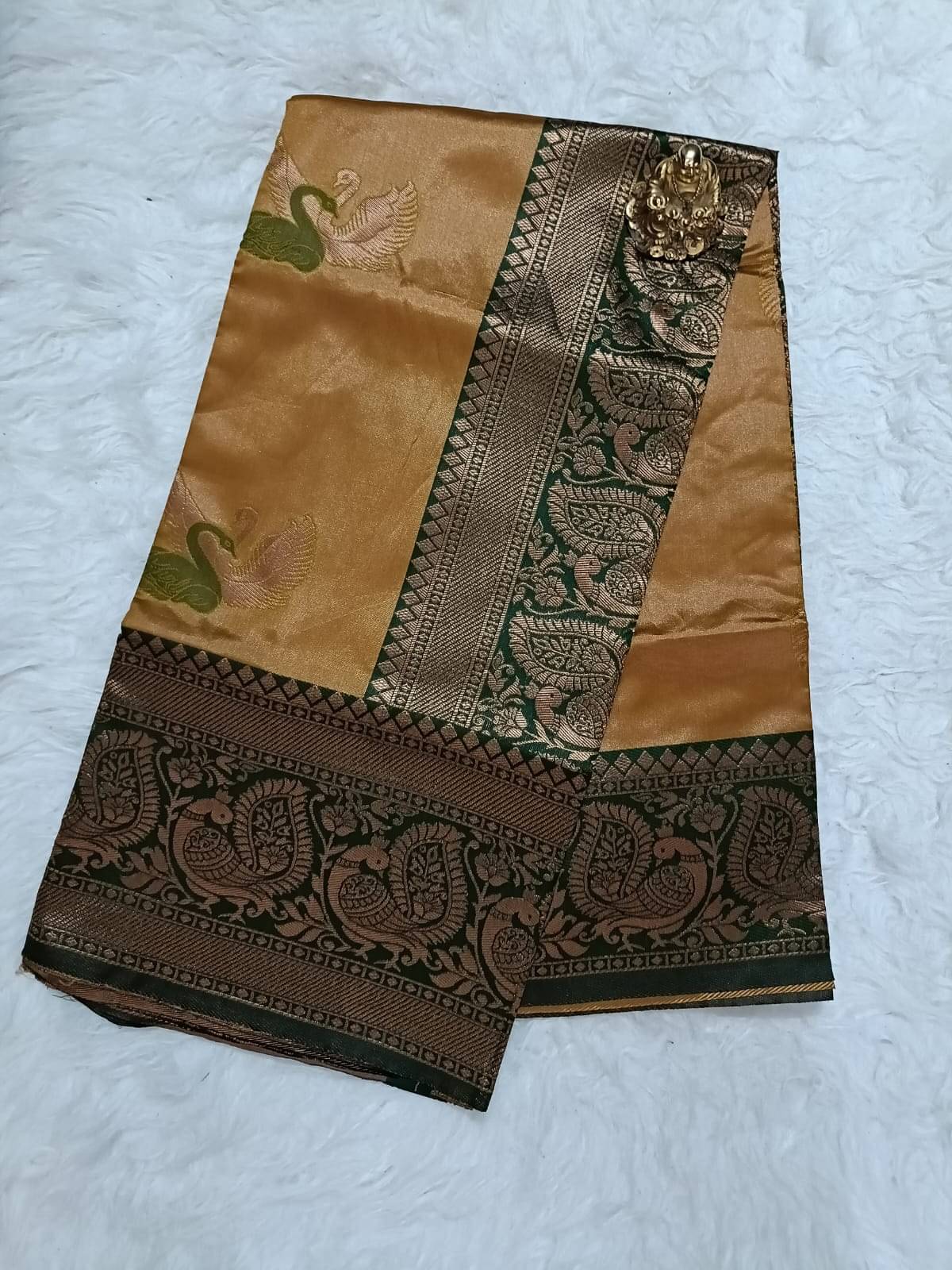 Semore Art Silk Solid Saree With Unstitched Blouse Piece ( Yellow ) Semore Art Silk Solid Saree With Unstitched Blouse Piece ( Yellow )