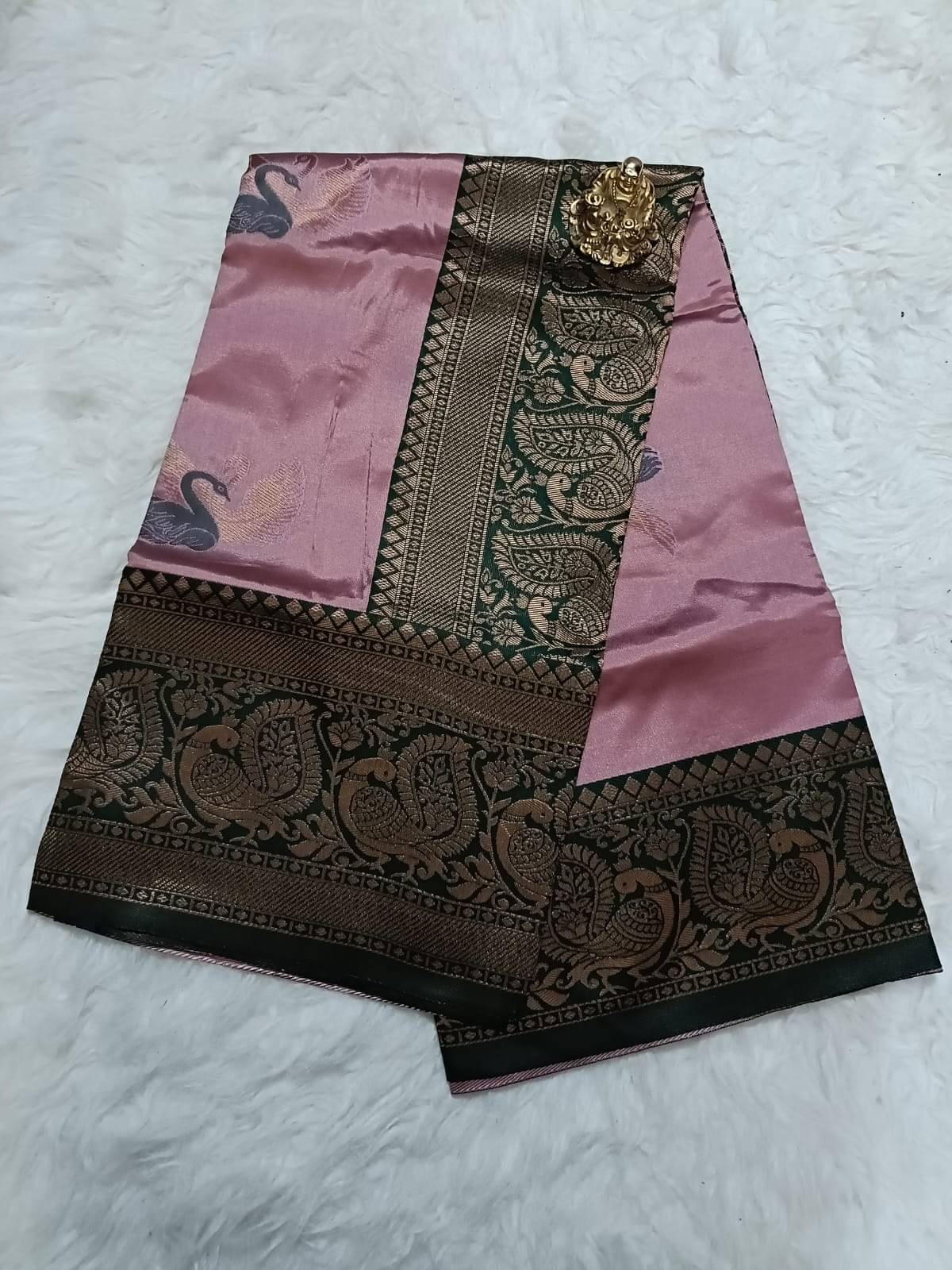 Semore Art Silk Solid Saree With Unstitched Blouse Piece ( Pink ) Semore Art Silk Solid Saree With Unstitched Blouse Piece ( Pink )