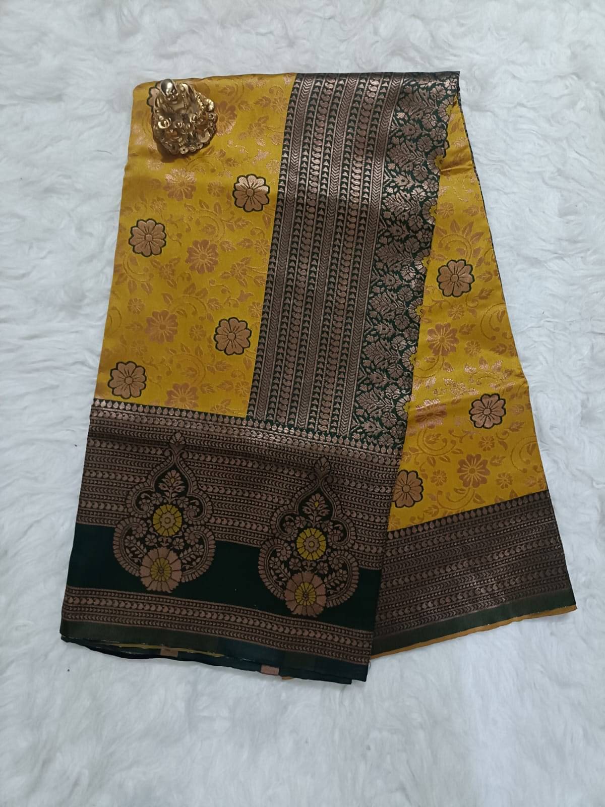 Semore Art Silk Solid Saree With Unstitched Blouse Piece ( Yellow ) Semore Art Silk Solid Saree With Unstitched Blouse Piece ( Yellow )