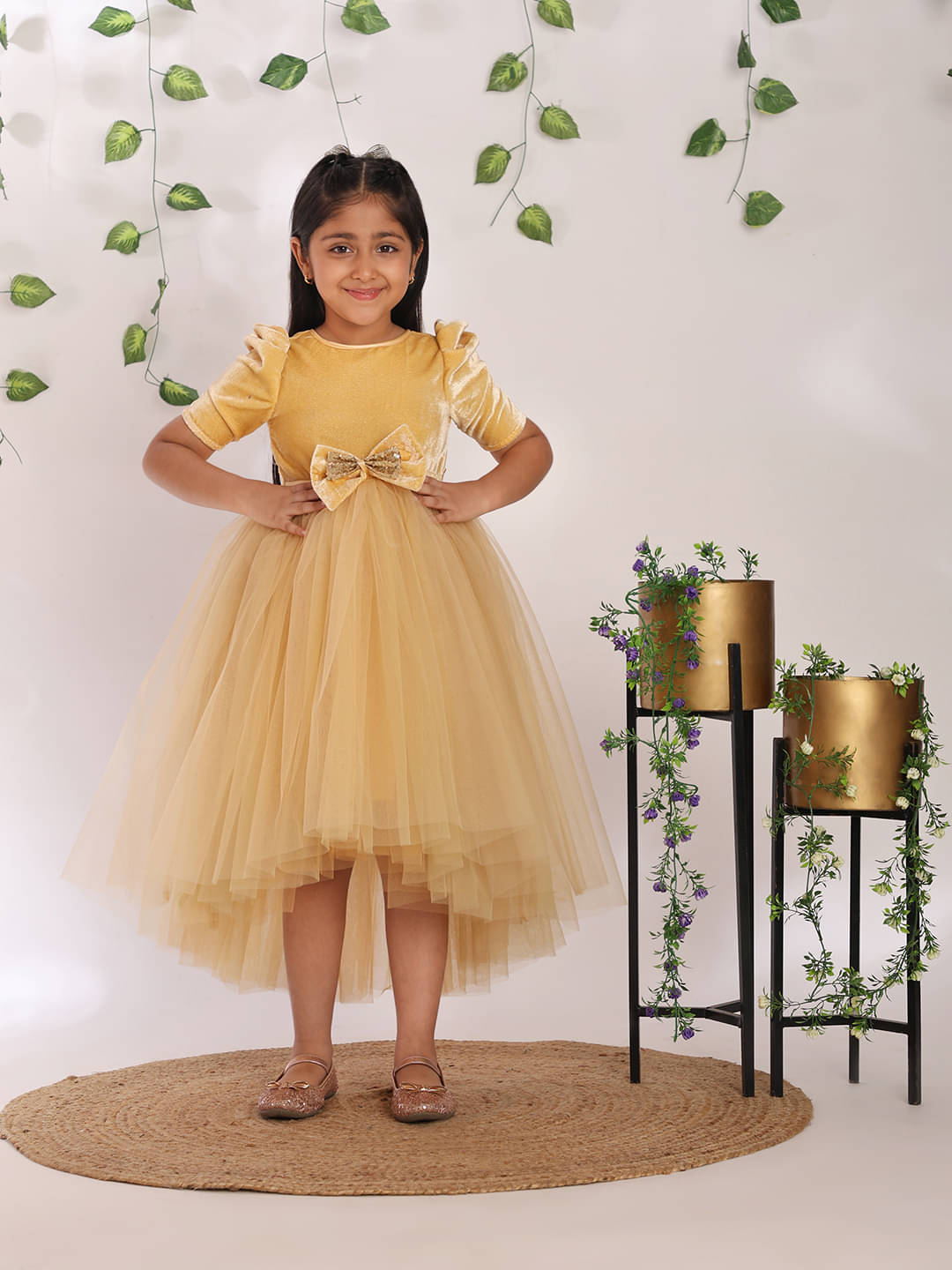     			Toy Balloon Kids Velvet Dress For Girls ( Pack of 1 , Golden )