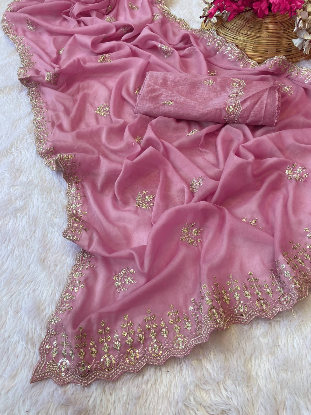 Avenue Creation Chiffon Embroidered Saree With Unstitched Blouse Piece ( Pink ) Avenue Creation Chiffon Embroidered Saree With Unstitched Blouse Piece ( Pink )