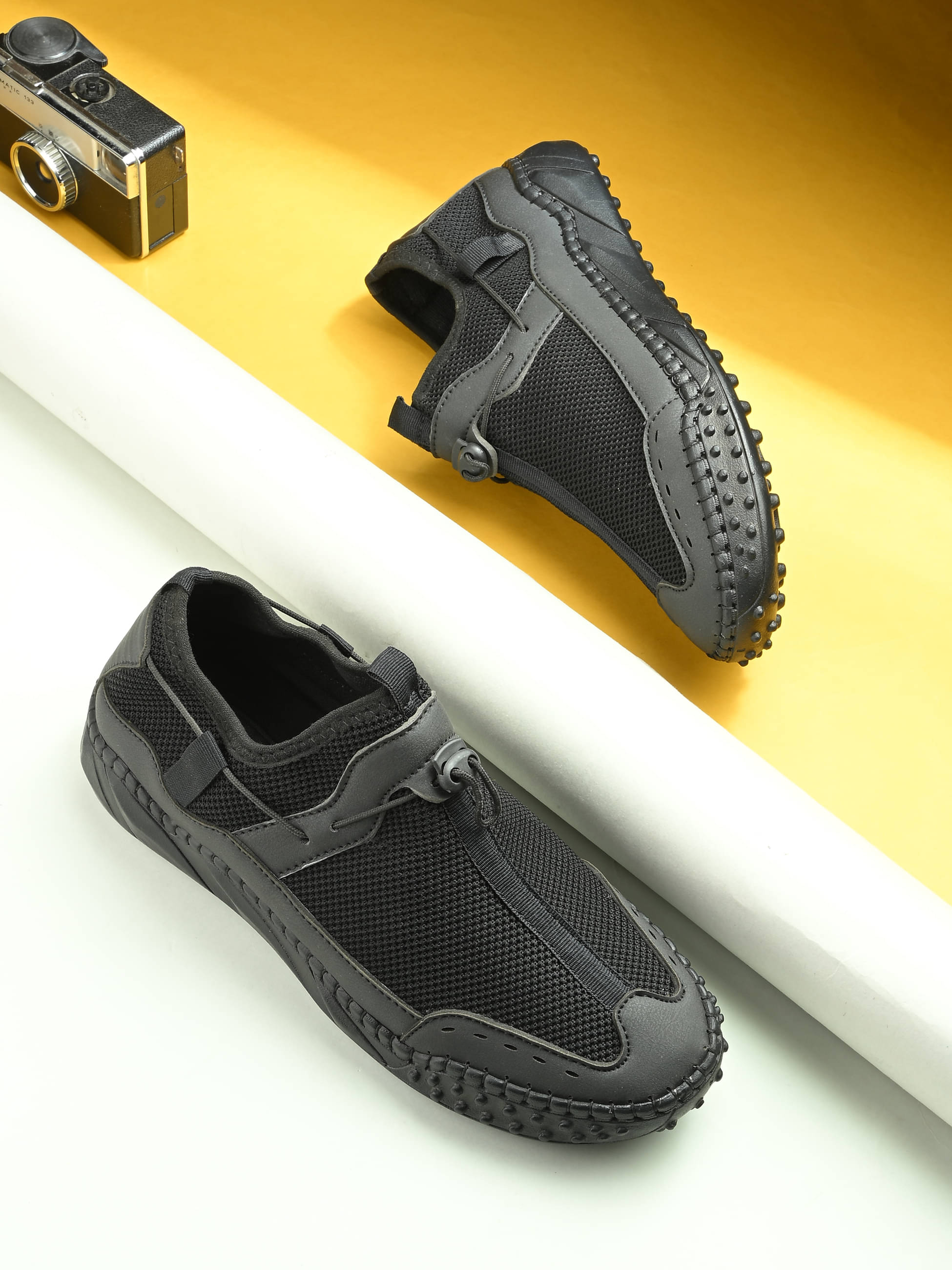     			BIZZARO Black Men's Sneakers