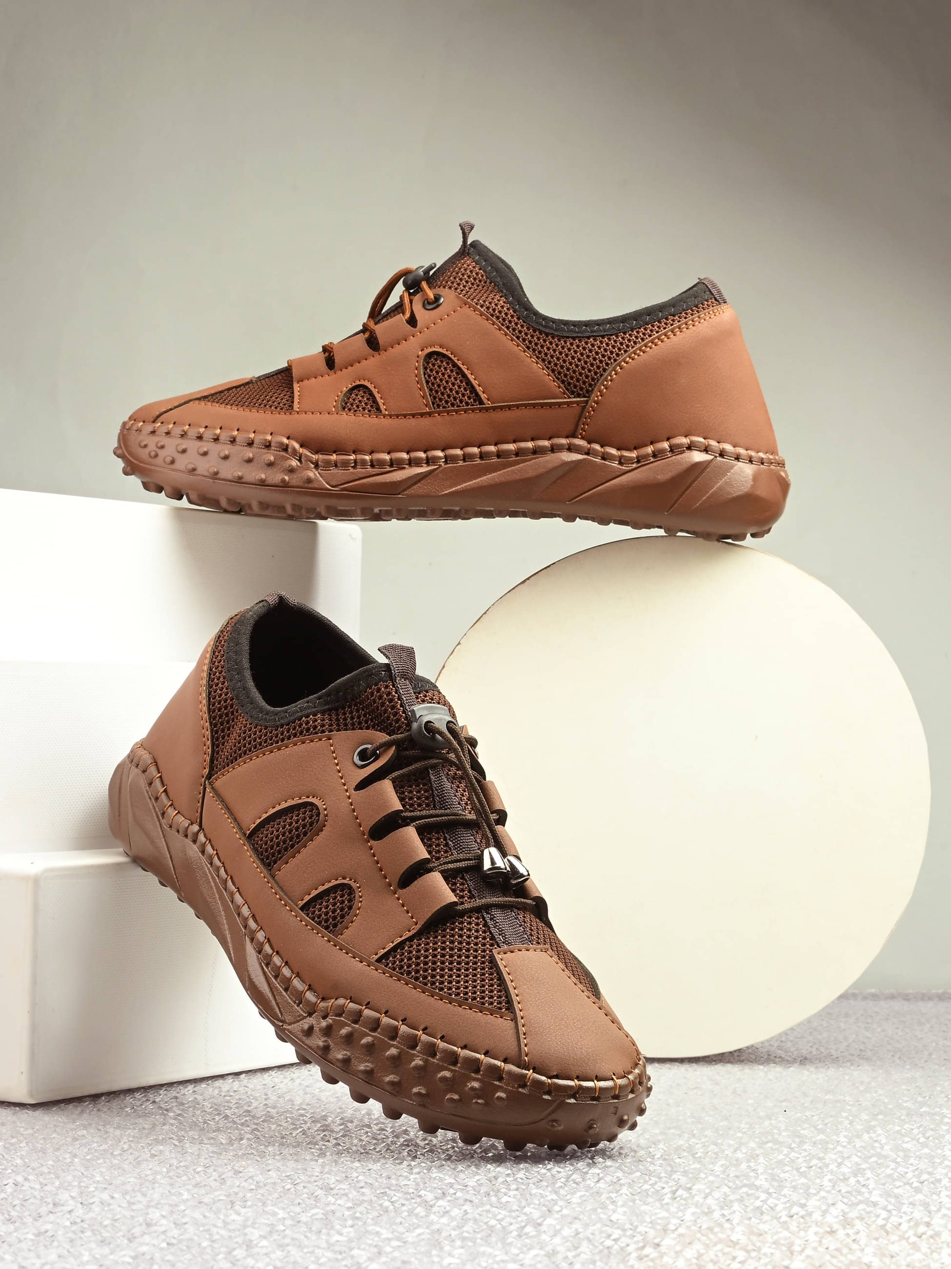     			BIZZARO Brown Men's Sneakers