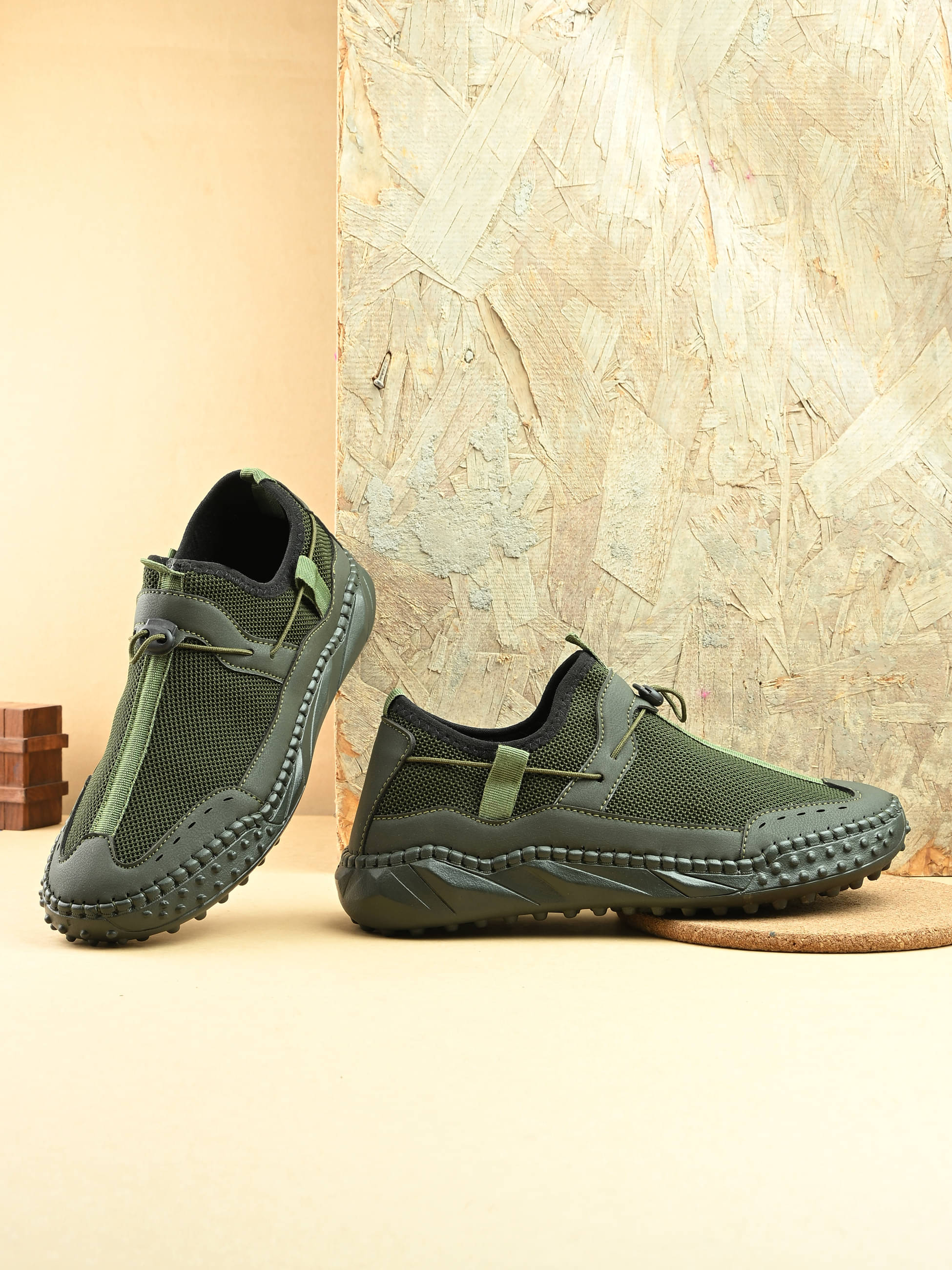     			BIZZARO Olive Men's Sneakers