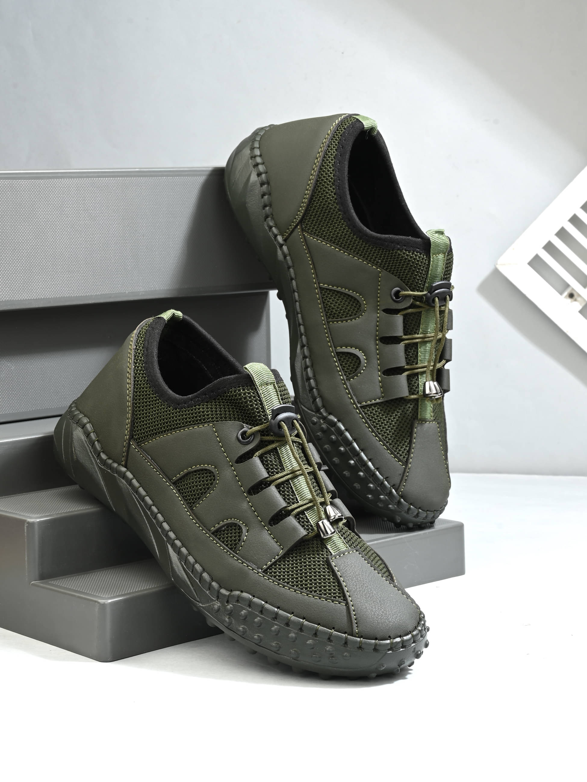     			BIZZARO Olive Men's Sneakers