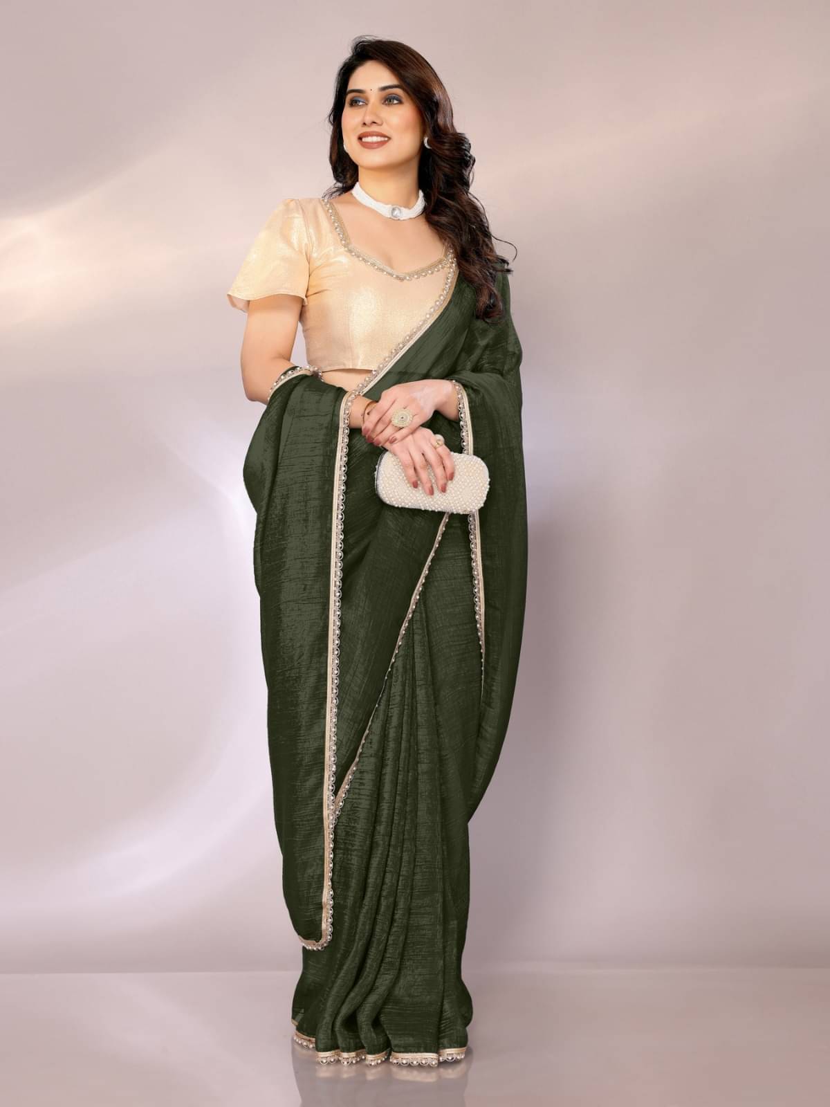 BLEESBURY Zimmy Choo Solid Saree With Unstitched Blouse Piece ( Green ) BLEESBURY Zimmy Choo Solid Saree With Unstitched Blouse Piece ( Green )