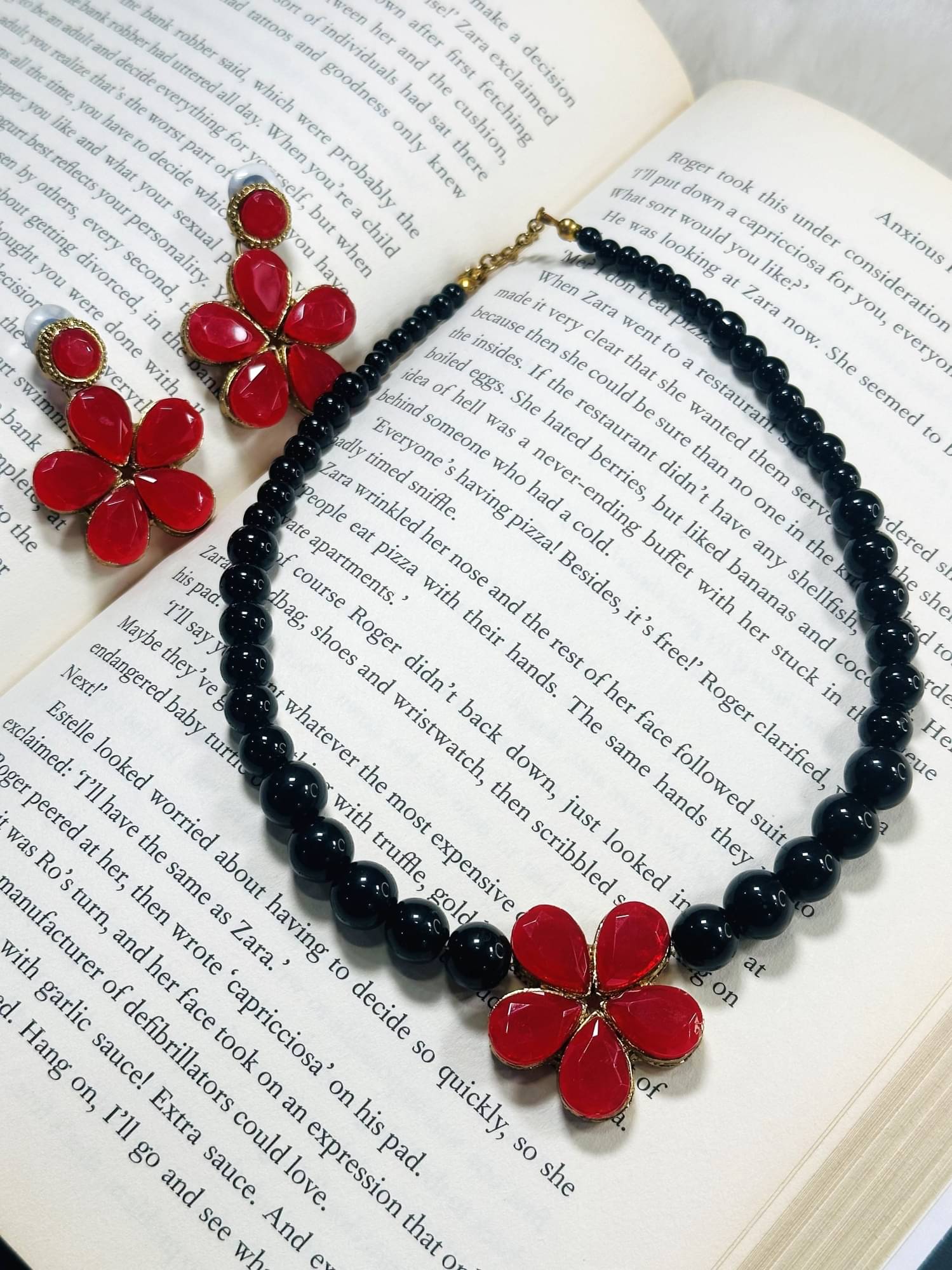     			JN HANDICEAFT Red Alloy Necklace Set ( Pack of 1 )