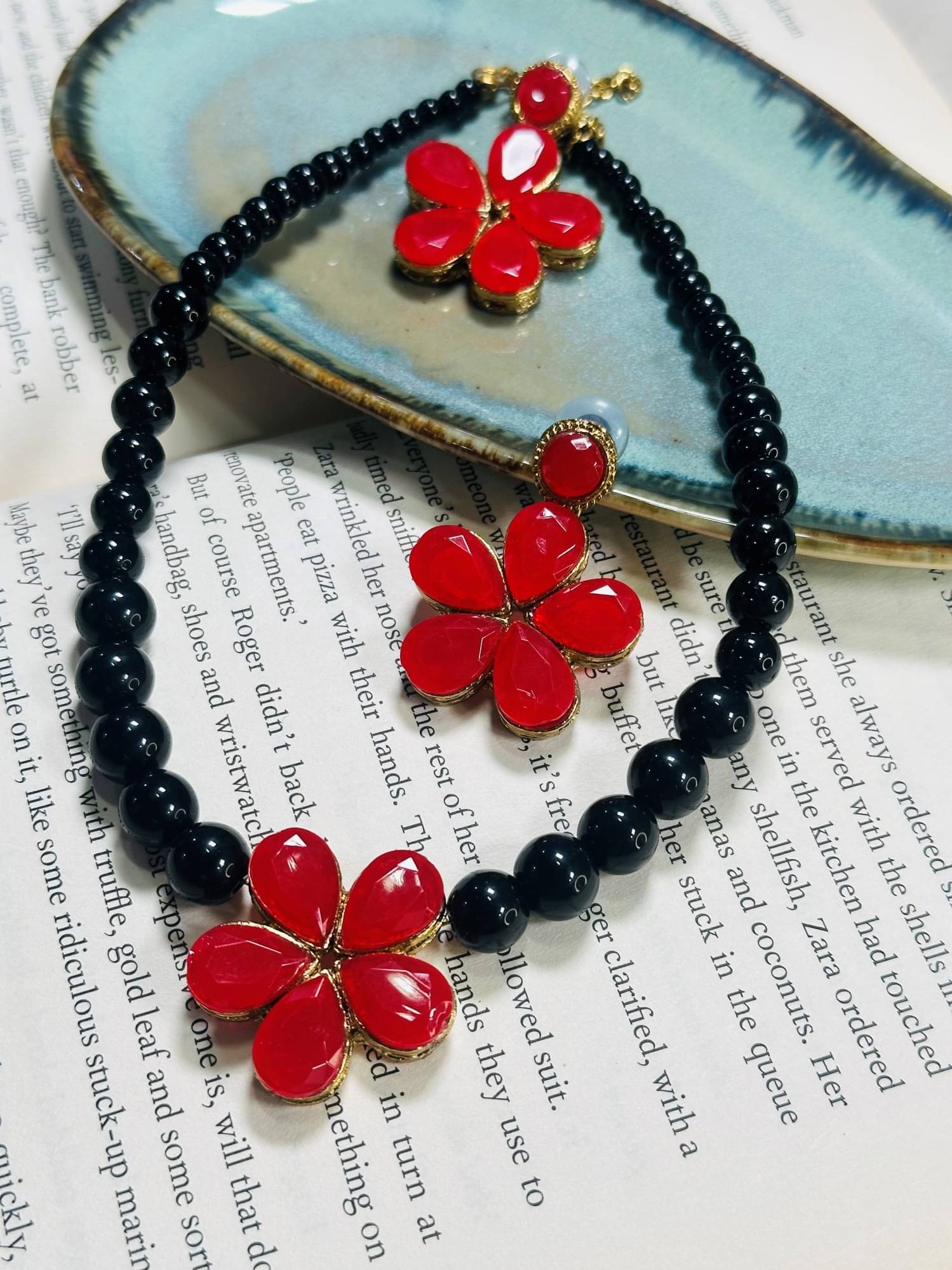     			JN HANDICEAFT Red Alloy Necklace Set ( Pack of 1 )