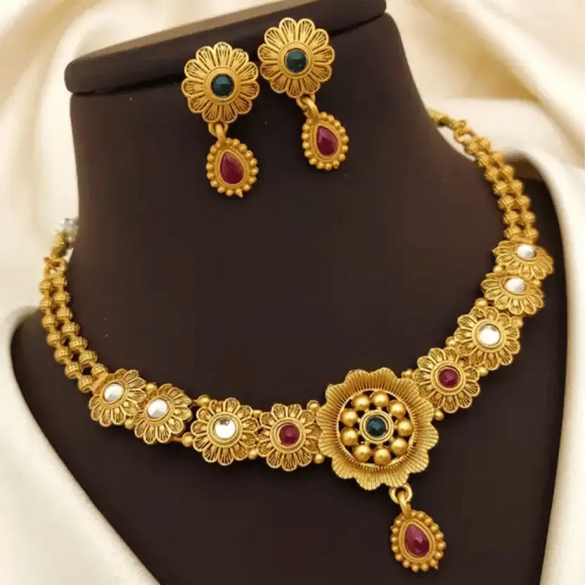 PUJVI Golden Alloy Necklace Set ( Pack of 1 )
