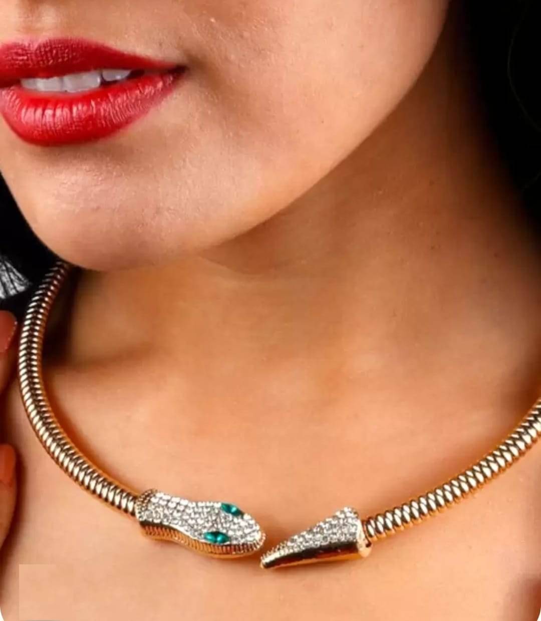     			Rhosyn Golden Stainless Steel Necklace ( Pack of 1 )