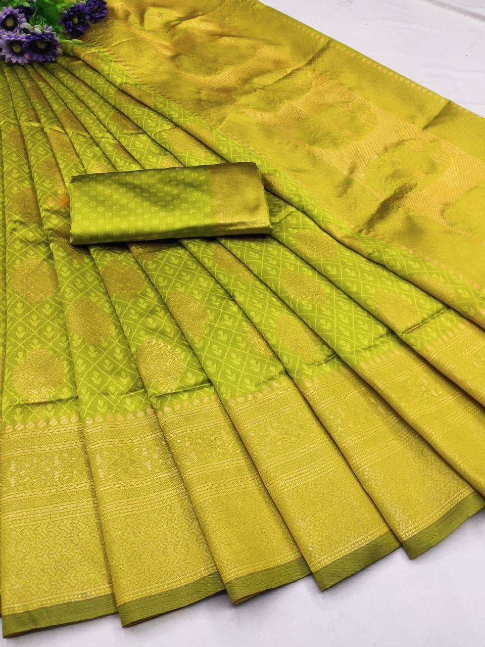     			fab woven Art Silk Woven Kanjeevaram Sarees With Unstitched Blouse Piece ( Light Green )