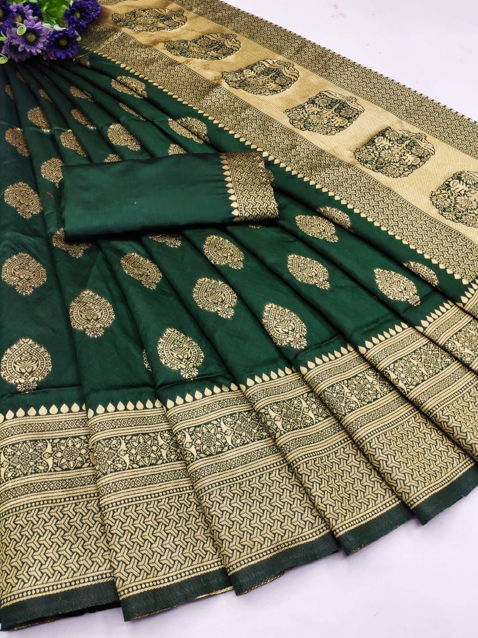 fab woven Art Silk Woven Kanjeevaram Sarees With Unstitched Blouse Piece ( Green ) fab woven Art Silk Woven Kanjeevaram Sarees With Unstitched Blouse Piece ( Green )
