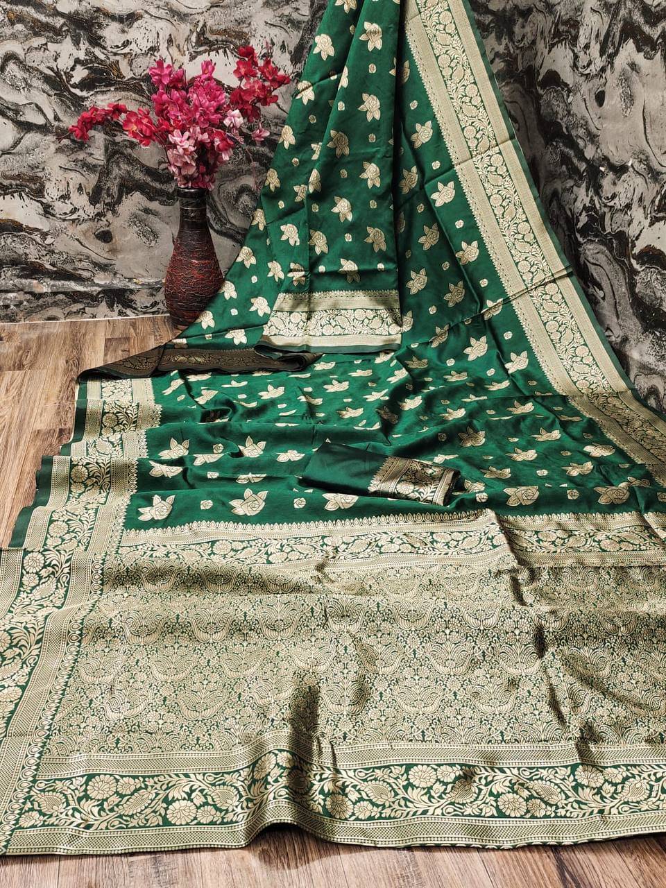     			fab woven Art Silk Woven Kanjeevaram Sarees With Unstitched Blouse Piece ( Wine )
