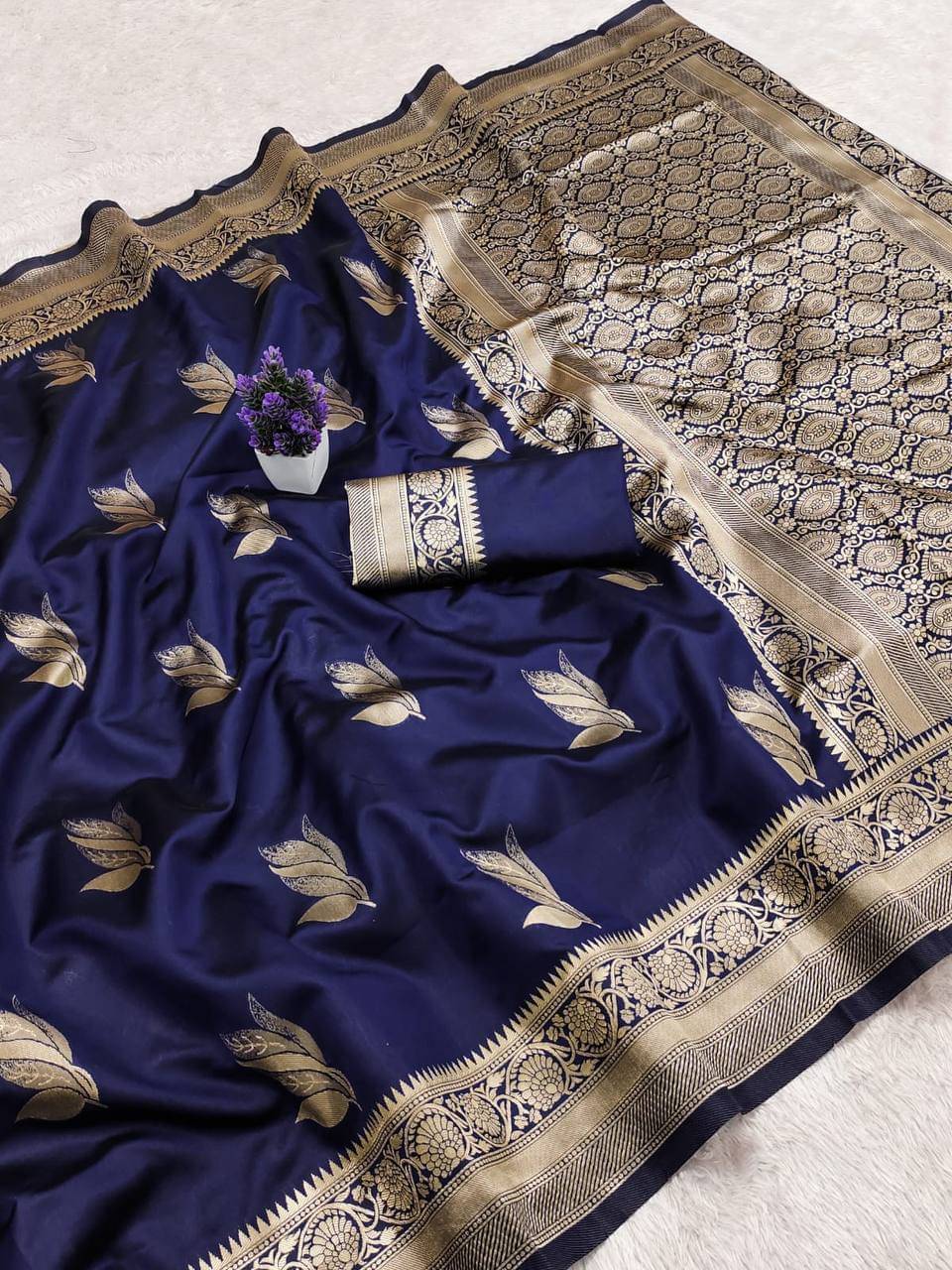 fab woven Art Silk Woven Kanjeevaram Sarees With Unstitched Blouse Piece ( Navy Blue ) fab woven Art Silk Woven Kanjeevaram Sarees With Unstitched Blouse Piece ( Navy Blue )