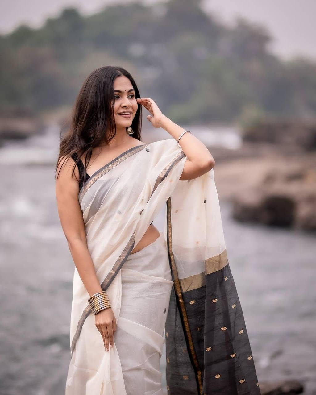 fab woven Art Silk Woven Kanjeevaram Sarees With Unstitched Blouse Piece ( White ) - Sarees | Buy online on ZillyBuy