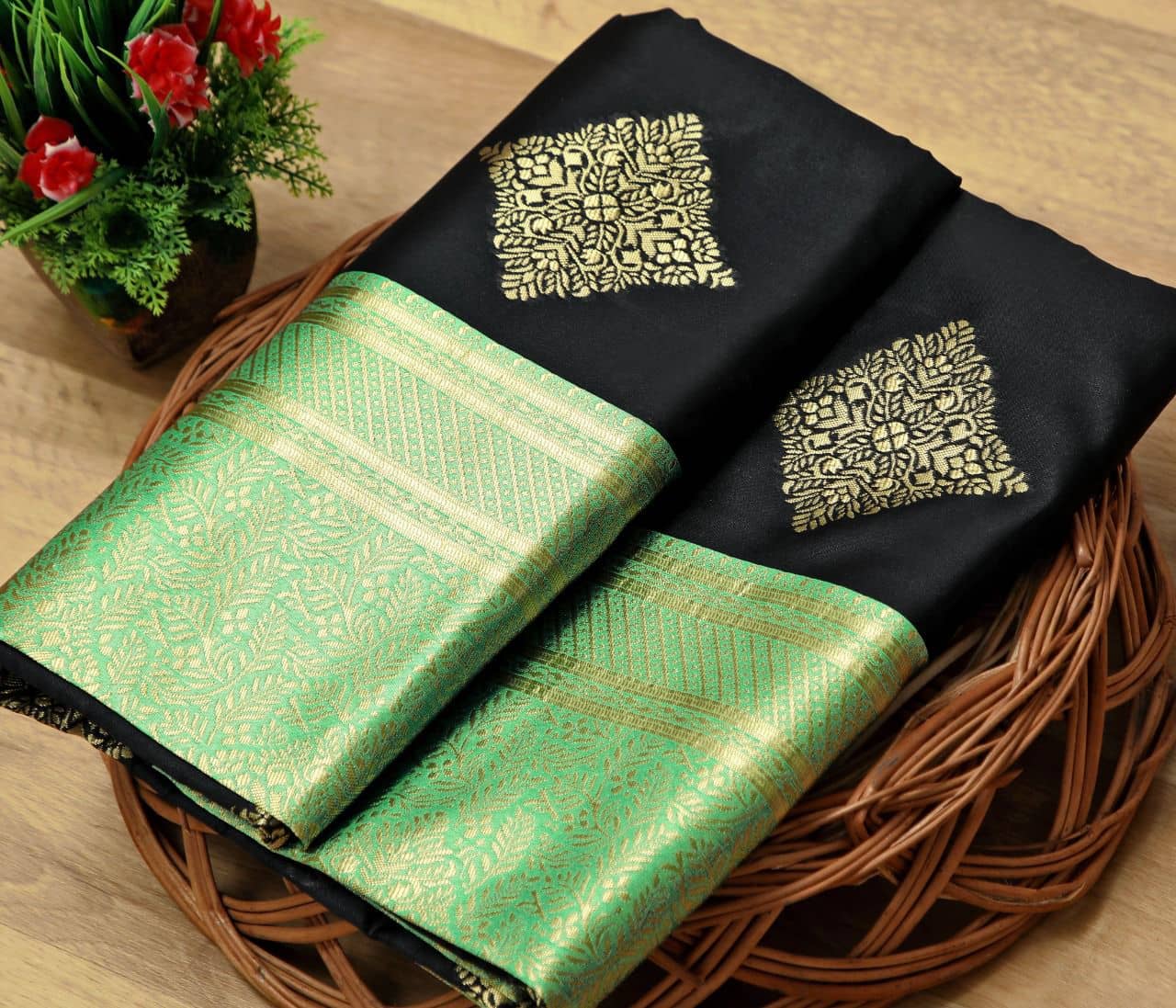 fab woven Art Silk Woven Kanjeevaram Sarees With Unstitched Blouse Piece ( Black ) - Sarees | Buy online on ZillyBuy