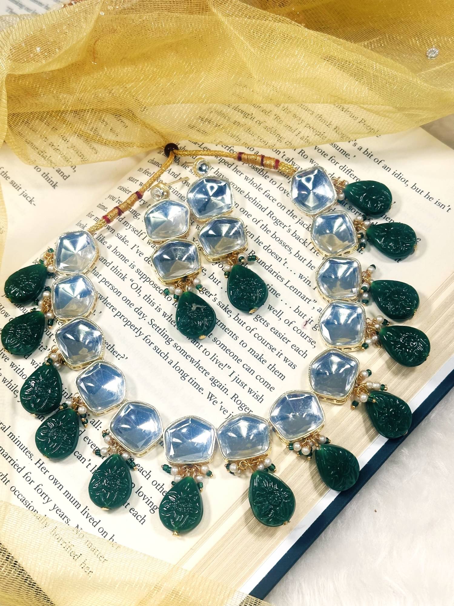     			JN HANDICEAFT Green Brass Necklace Set ( Pack of 1 )
