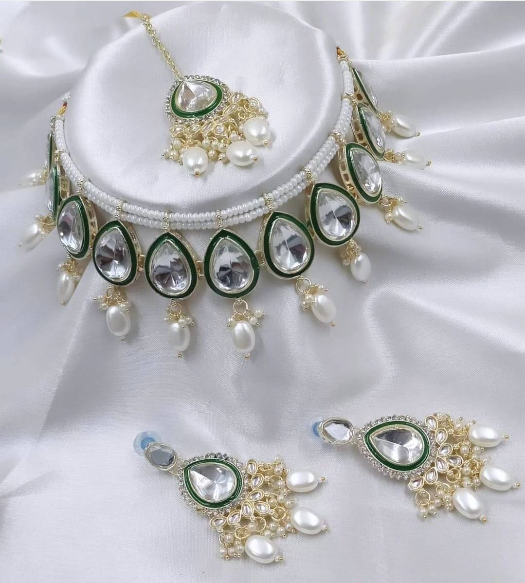     			Padmawati White Alloy Necklace Set ( Pack of 1 )