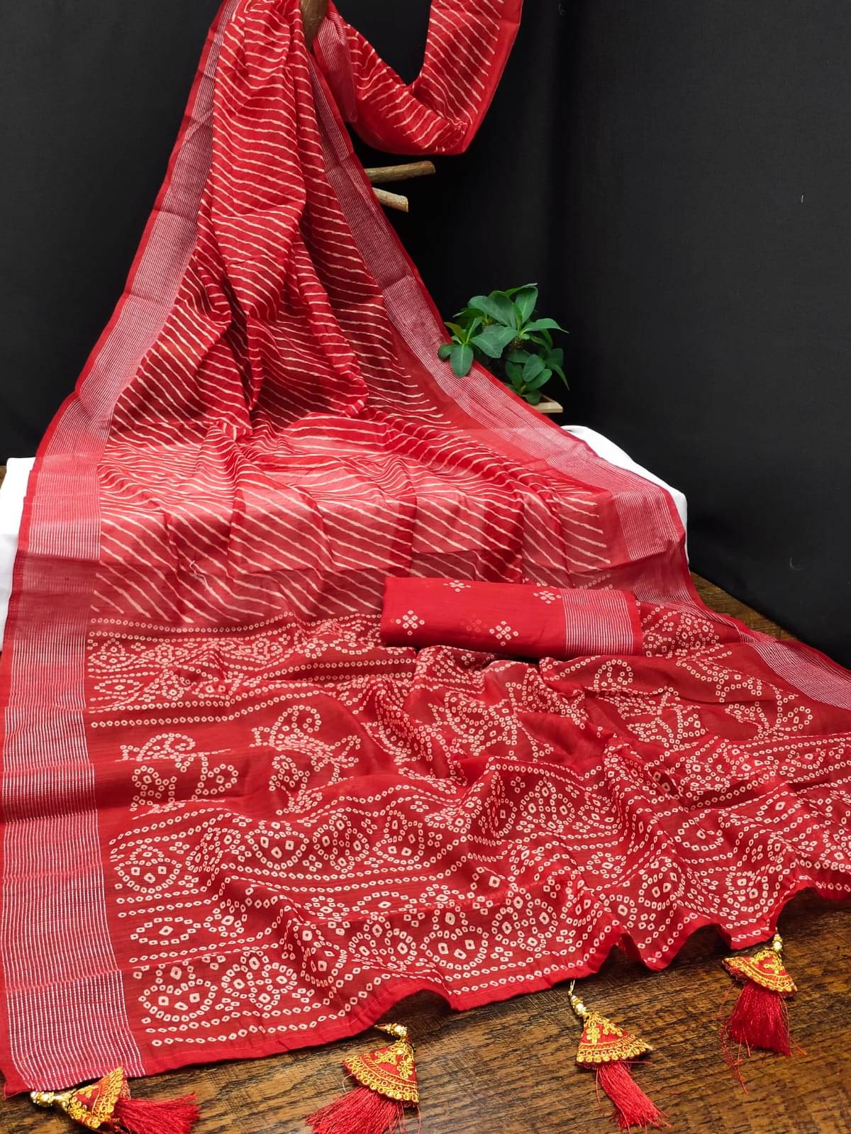 R K S M Cotton Silk Printed Saree With Unstitched Blouse Piece ( Red ) R K S M Cotton Silk Printed Saree With Unstitched Blouse Piece ( Red )