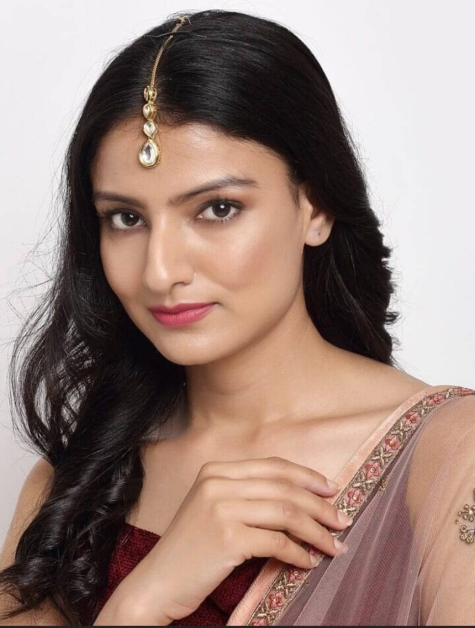 Ridhi Sidhi Collection Gold Hair Accessories ( Pack of 1 )     			Ridhi Sidhi Collection Gold Hair Accessories ( Pack of 1 )