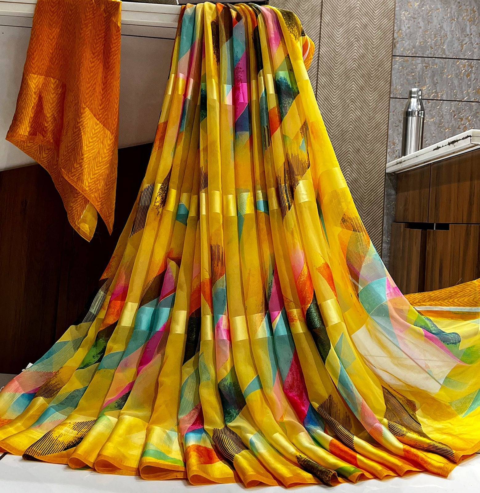     			SHIRODHARI Satin Printed Saree With Unstitched Blouse Piece ( Yellow )