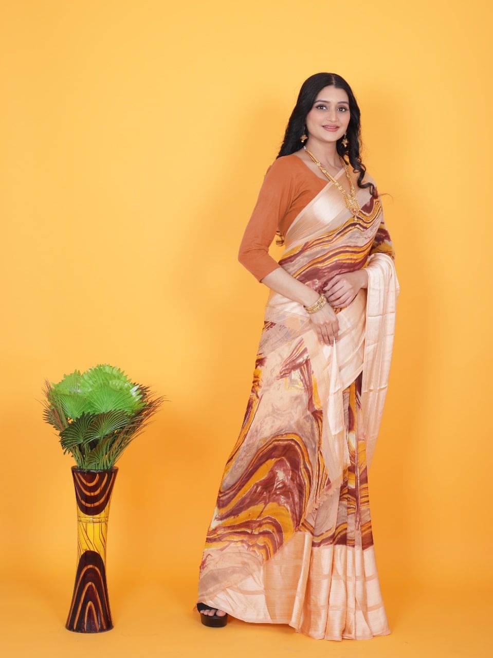     			SHIRODHARI Satin Printed Saree With Unstitched Blouse Piece ( Peach )