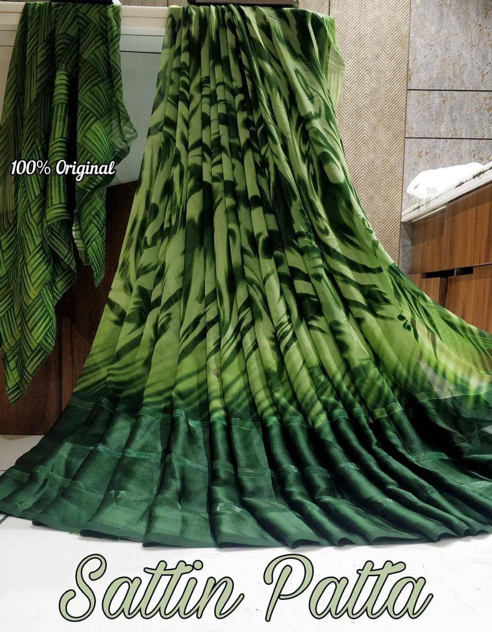     			SHIRODHARI Satin Printed Saree With Unstitched Blouse Piece ( Green )