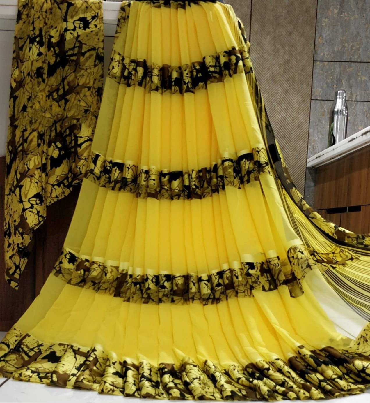     			SHIRODHARI Satin Printed Saree With Unstitched Blouse Piece ( Yellow )