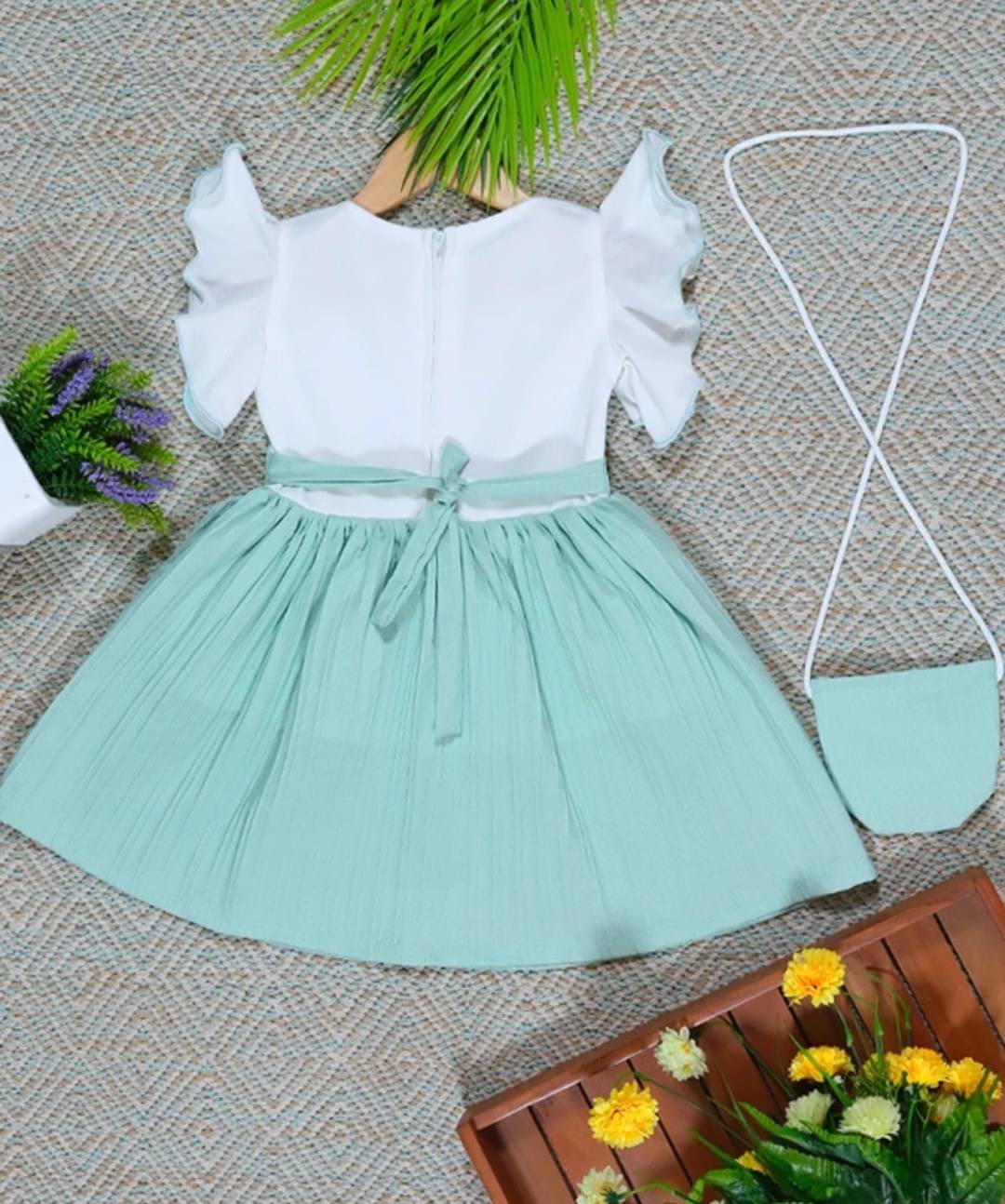     			UPTREND VESTURE Cotton Blend Dress For Baby Girls ( Pack of 1 , Light Green )