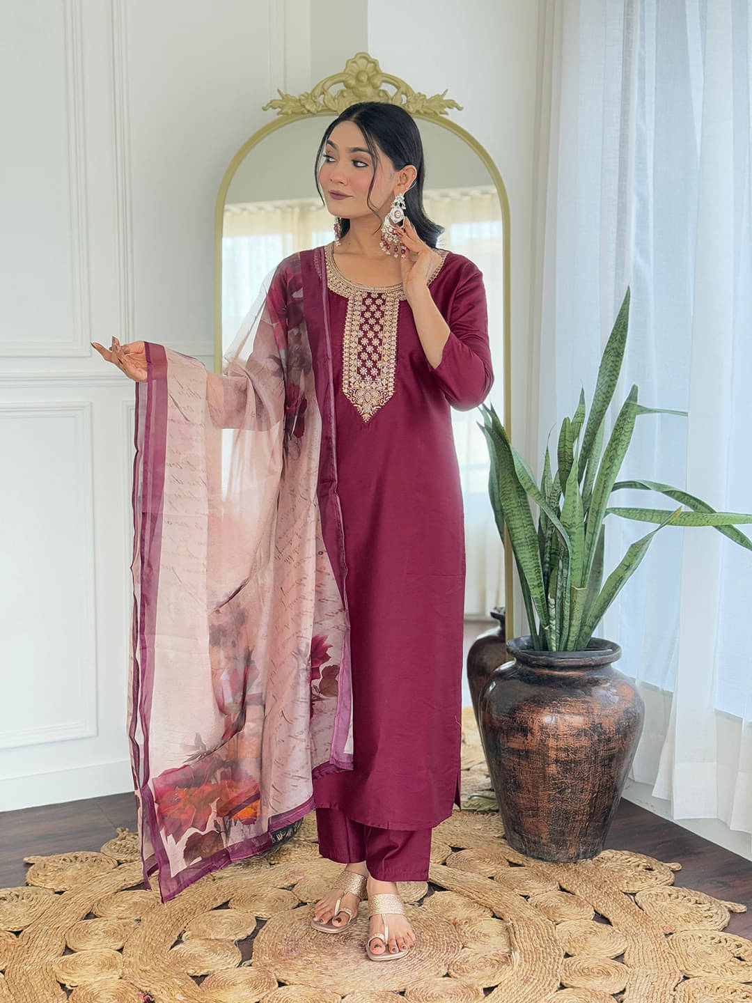     			Vaidehi Fashion Women Viscose Embroidered Straight Kurti With Pants ( Maroon )
