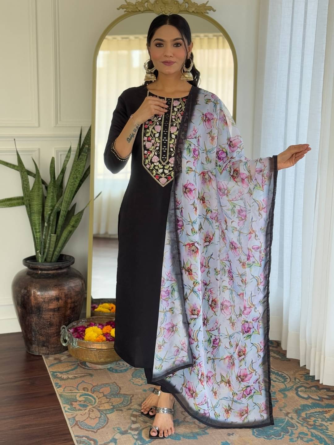     			Vaidehi Fashion Women Viscose Embroidered Straight Kurti With Pants ( Black )