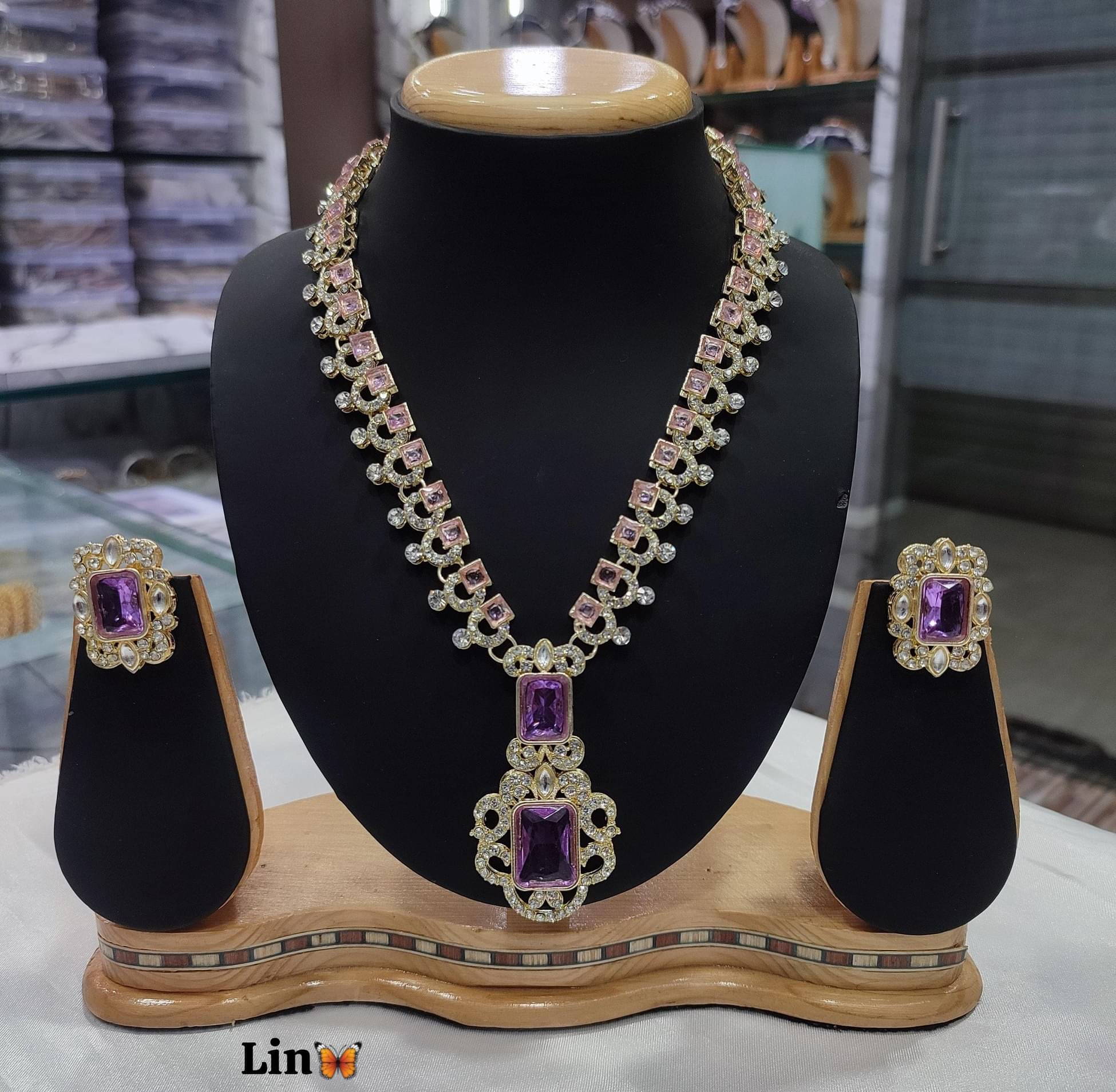     			Yuzi Jewells Lavender Alloy Necklace Set ( Pack of 1 )
