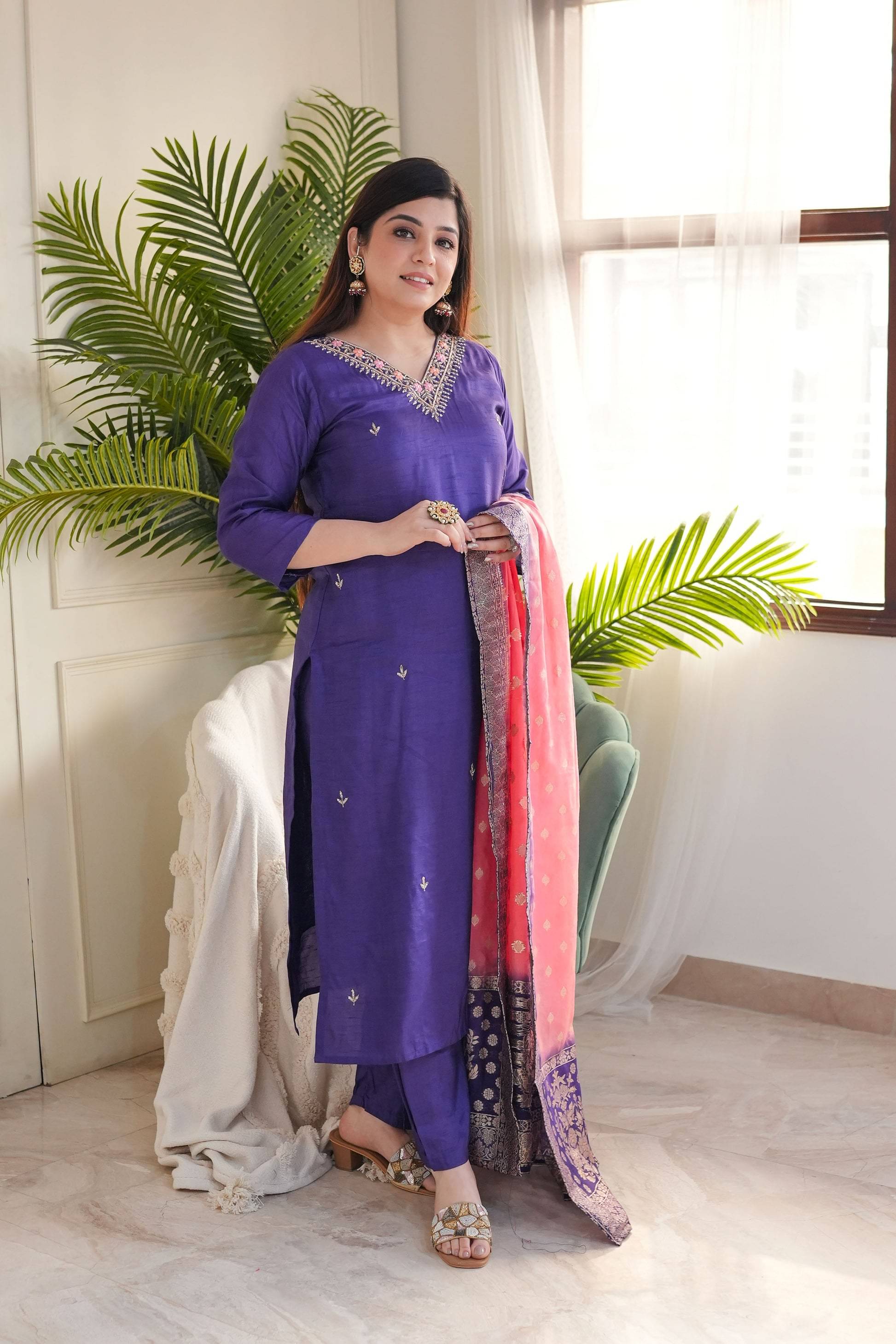     			ARISEN Store Women Chanderi Silk Embroidered Straight Kurti With Pants ( Purple )
