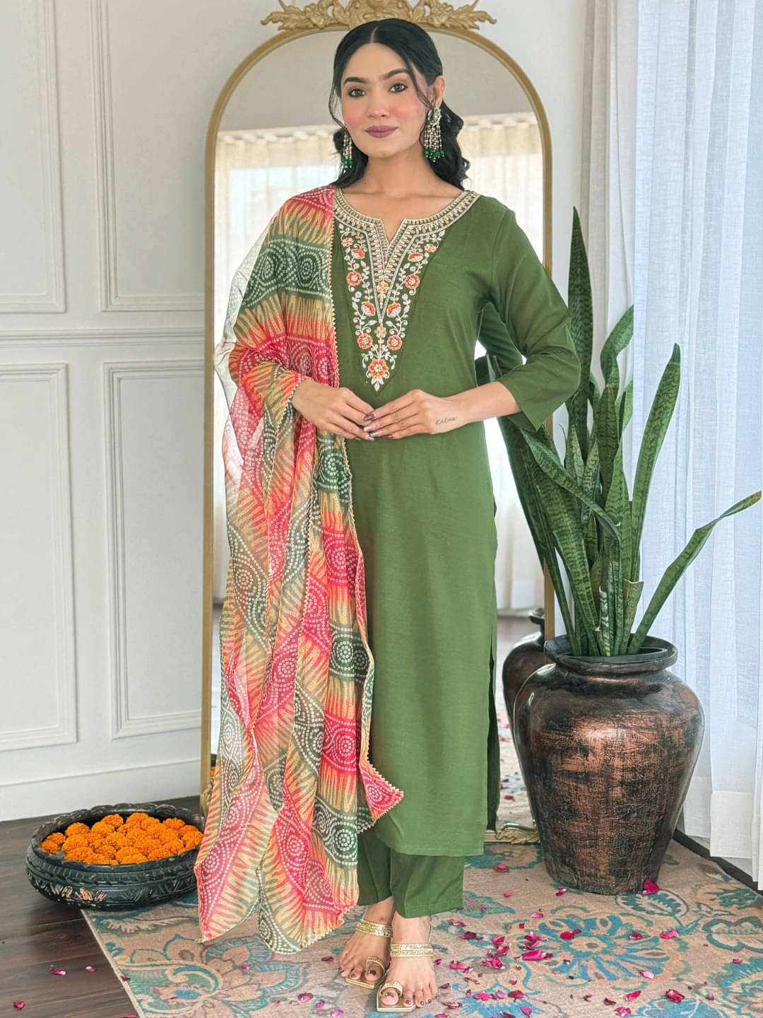 ARISEN Store Women Viscose Embroidered Straight Kurti With Pants ( Green ) ARISEN Store Women Viscose Embroidered Straight Kurti With Pants ( Green )