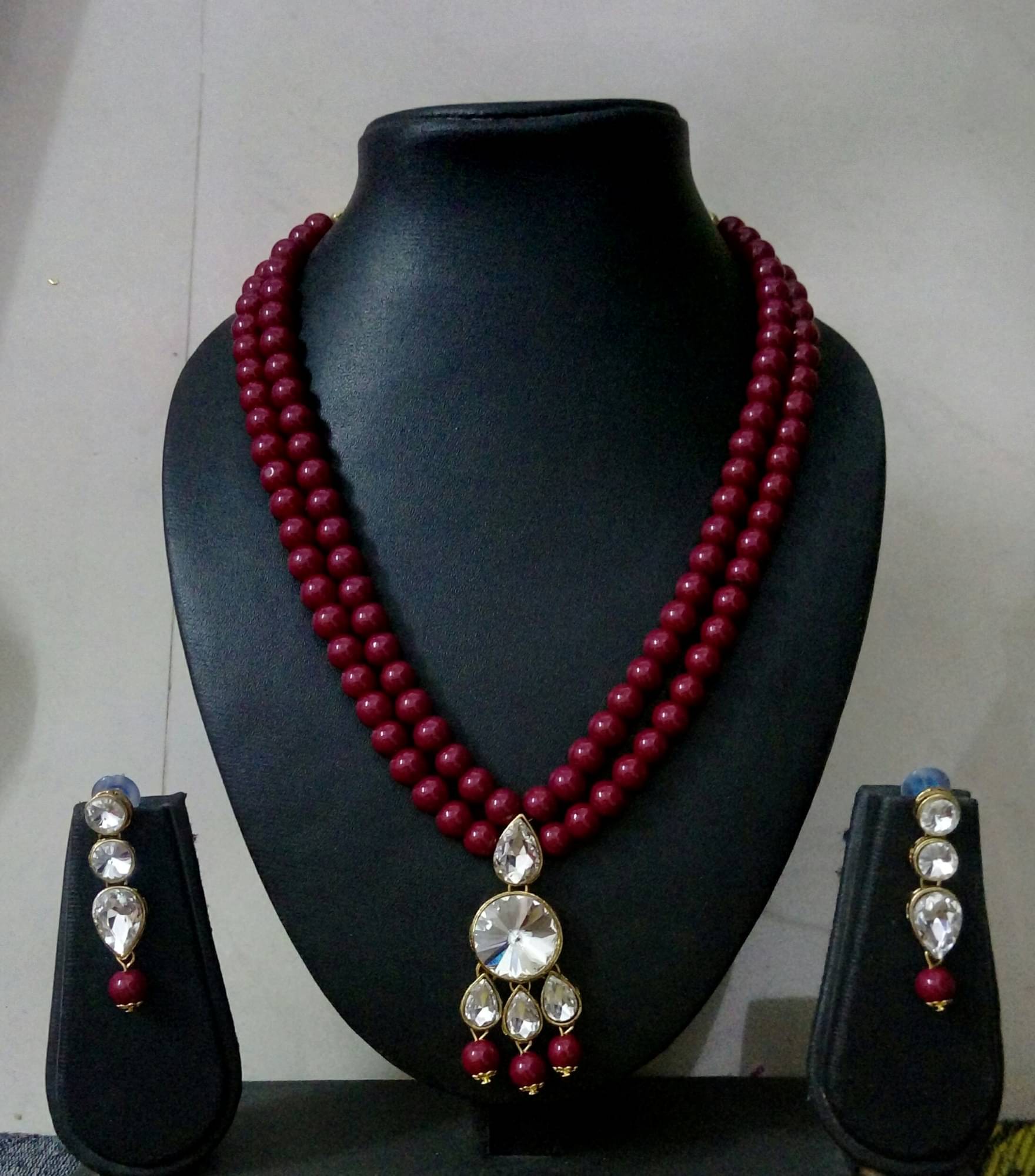     			JN HANDICEAFT Maroon Alloy Necklace Set ( Pack of 1 )