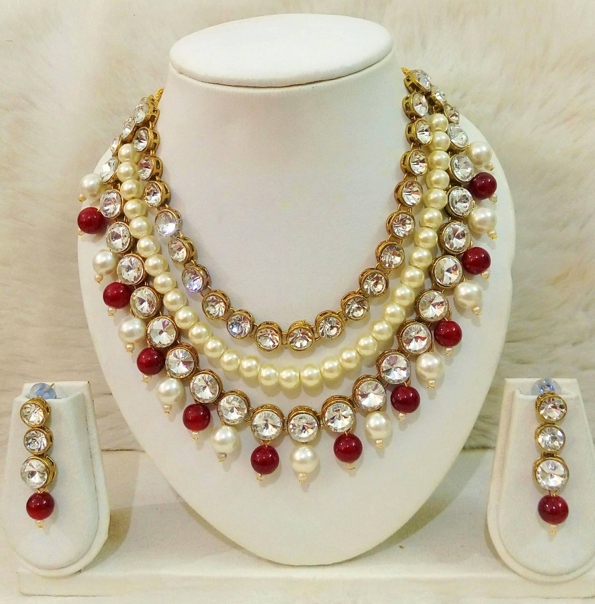     			JN HANDICEAFT Maroon Alloy Necklace Set ( Pack of 1 )