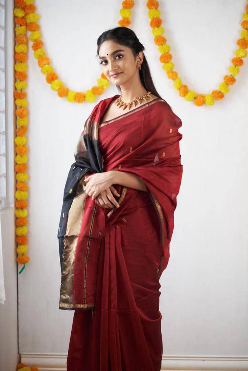 Rameshwaram creative Silk Woven Banarasi saree With Unstitched Blouse Piece ( Red,Black ) Rameshwaram creative Silk Woven Banarasi saree With Unstitched Blouse Piece ( Red,Black )