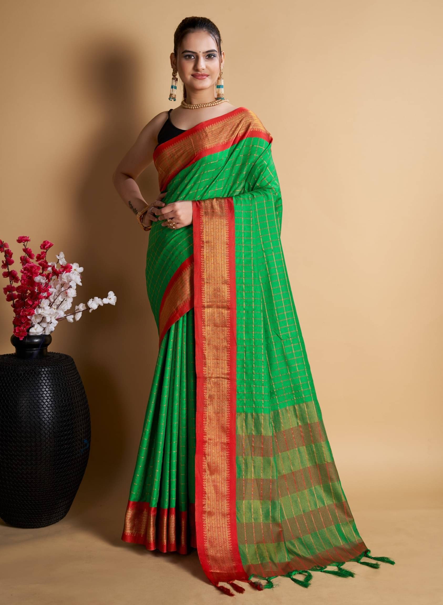     			Rangtulika Ethnics Silk Woven Patola Saree With Unstitched Blouse Piece ( Grey )