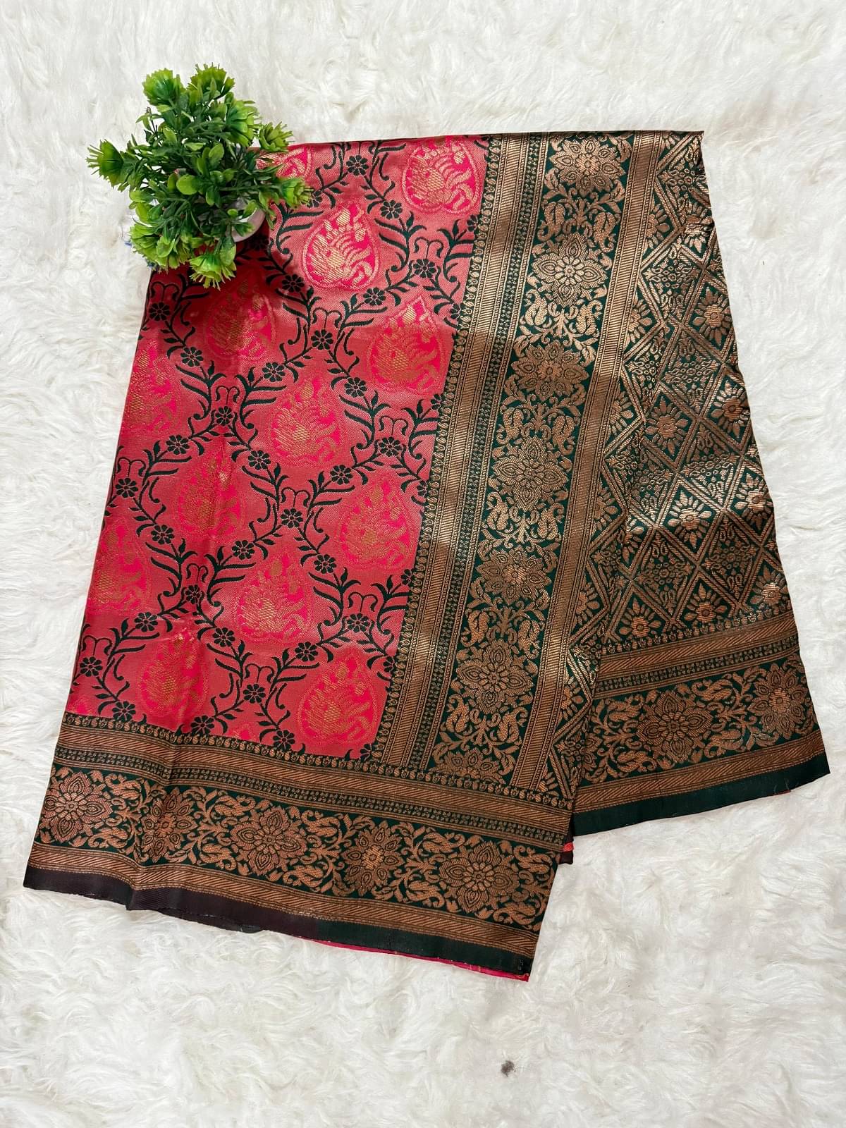     			Semore Art Silk Solid Saree With Unstitched Blouse Piece ( Pink )