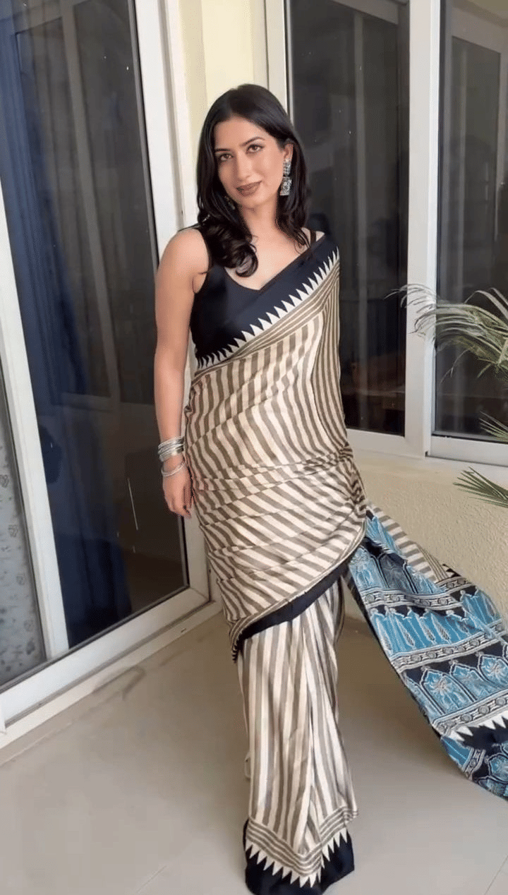     			Sitanjali Crepe Striped Baluchari Saree With Unstitched Blouse Piece ( Black )