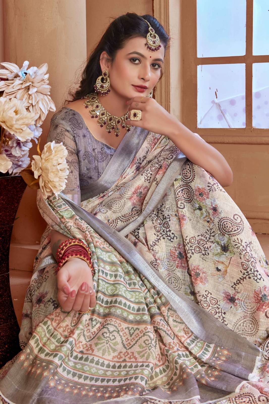     			VTEXX Cotton Printed Saree With Unstitched Blouse Piece ( Cream )