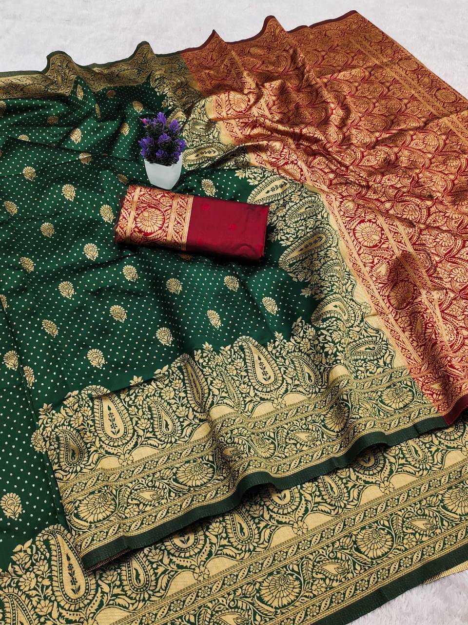 fab woven Art Silk Woven Kanjeevaram Sarees With Unstitched Blouse Piece ( Green ) fab woven Art Silk Woven Kanjeevaram Sarees With Unstitched Blouse Piece ( Green )