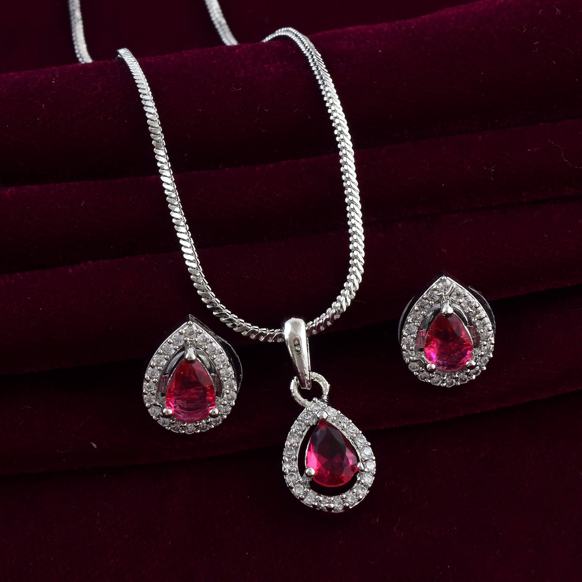 ADMIER Red Pendant set ( Pack of 3 ) ADMIER Red Pendant set ( Pack of 3 )