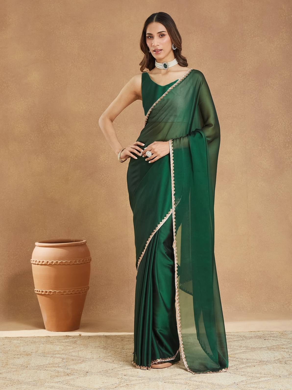     			Indy Bliss Silk Blend Solid Regular Saree With Unstitched Blouse Piece ( Green )