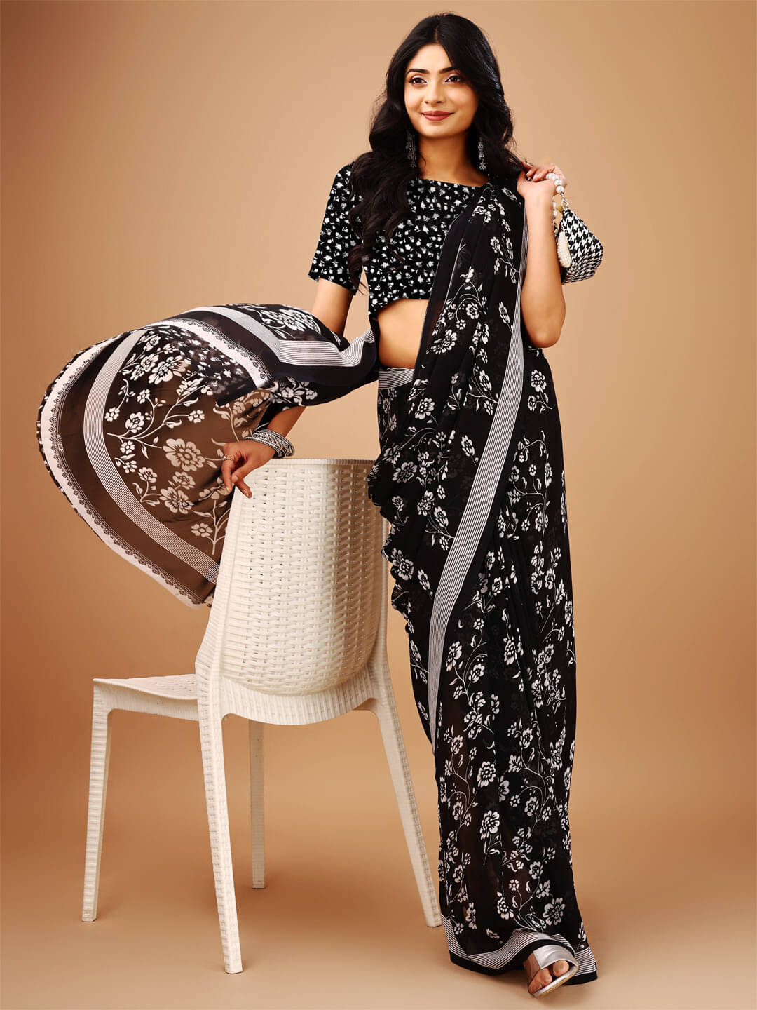     			LEELAVATI Chiffon Printed Regular Saree With Unstitched Blouse Piece ( Black )