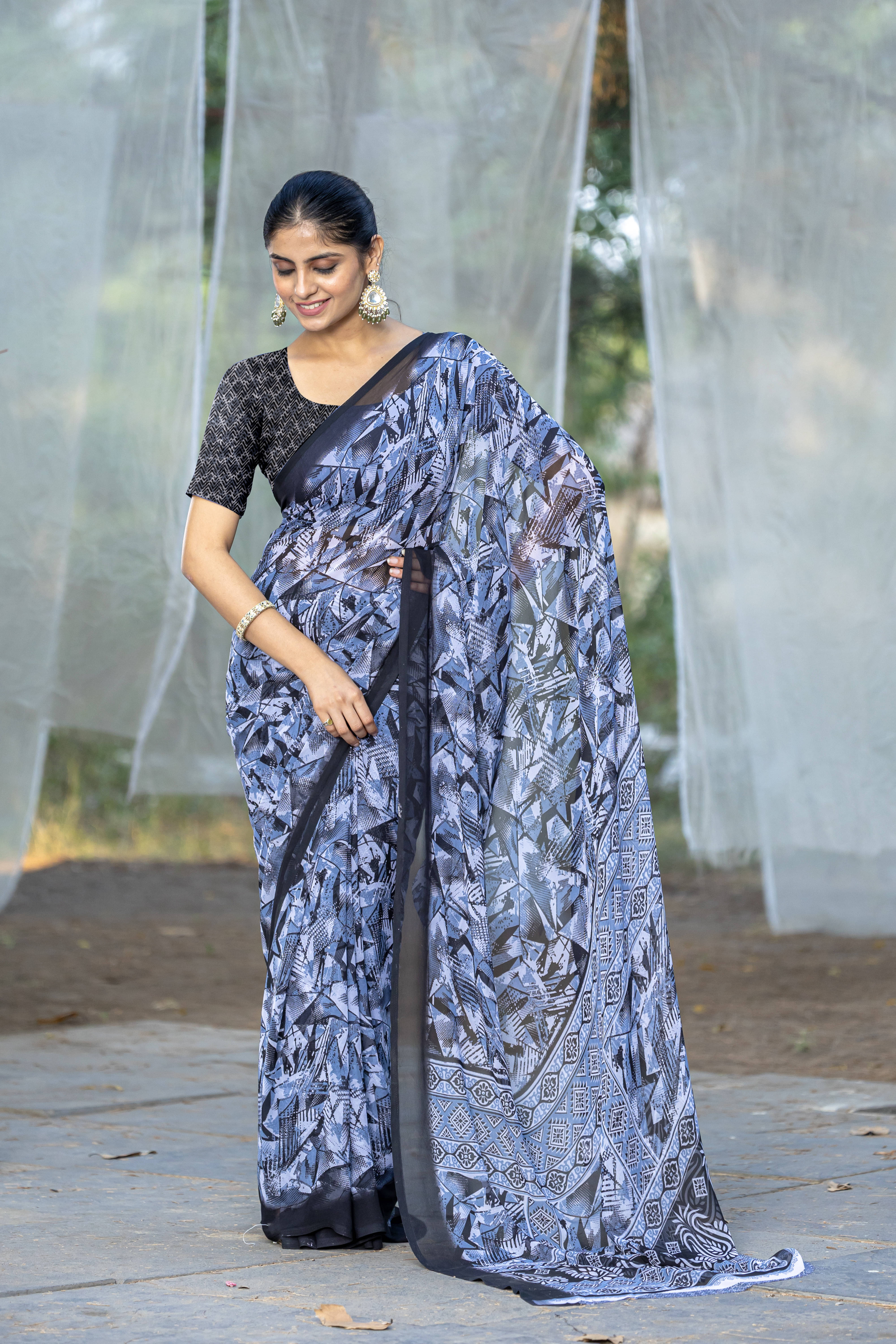 LEELAVATI Chiffon Printed Regular Saree With Unstitched Blouse Piece ( Grey ) LEELAVATI Chiffon Printed Regular Saree With Unstitched Blouse Piece ( Grey )