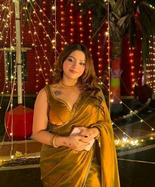 Panchtatva Chiffon Self Design Regular Saree With Unstitched Blouse Piece ( Gold ) Panchtatva Chiffon Self Design Regular Saree With Unstitched Blouse Piece ( Gold )