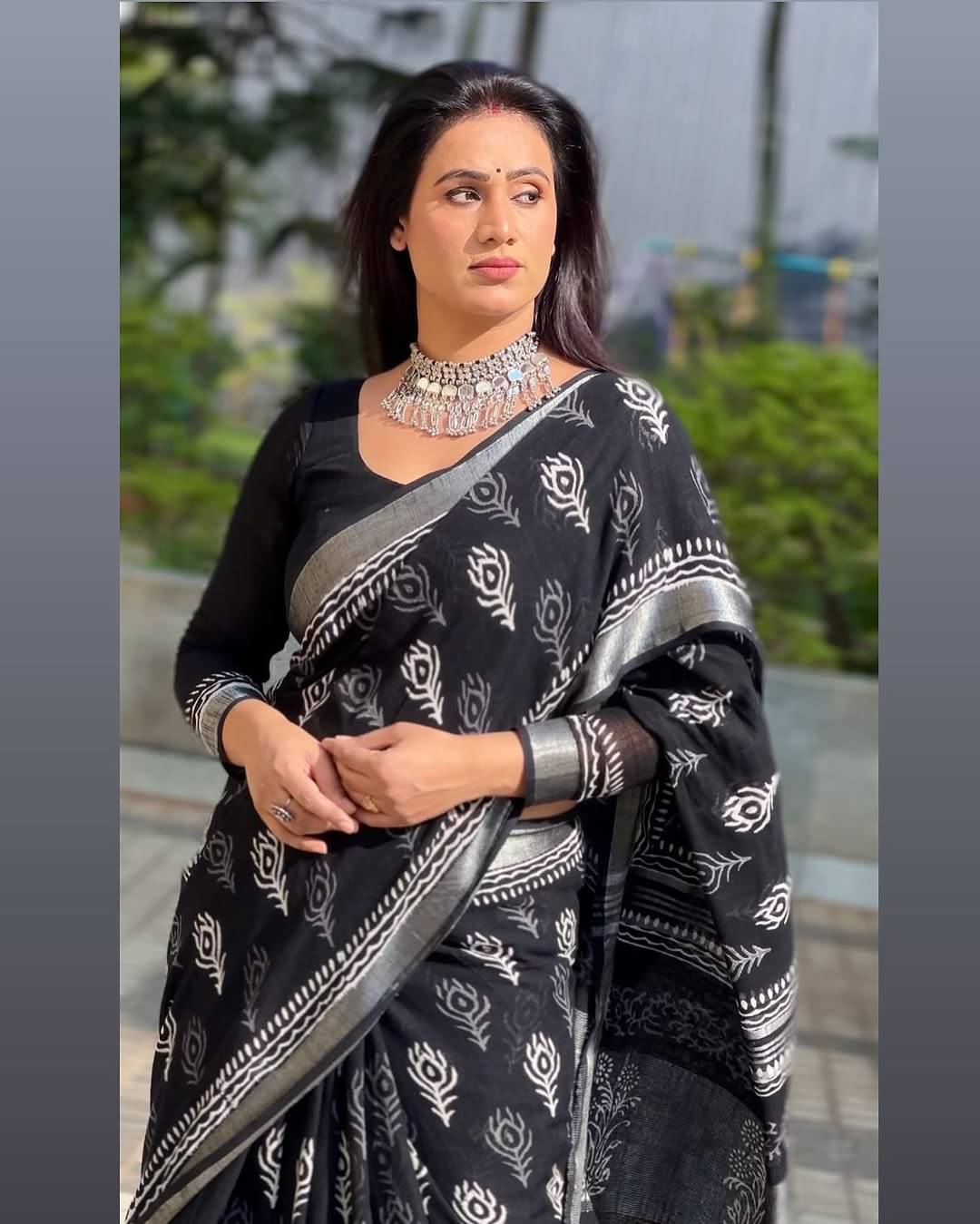 Panchtatva Linen Printed Regular Saree With Unstitched Blouse Piece ( Black ) Panchtatva Linen Printed Regular Saree With Unstitched Blouse Piece ( Black )