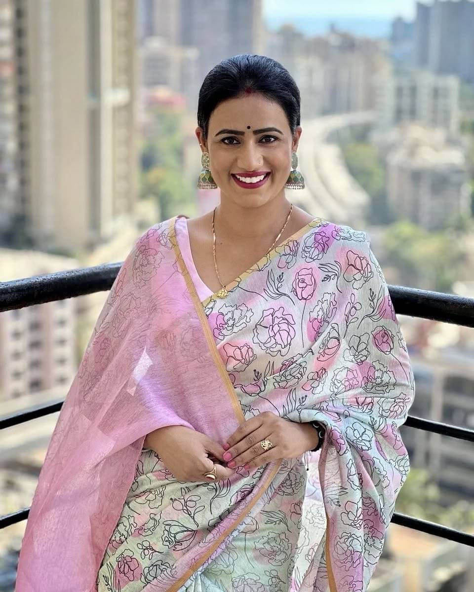 Panchtatva Linen Printed Regular Saree With Unstitched Blouse Piece ( Black ) Panchtatva Linen Printed Regular Saree With Unstitched Blouse Piece ( Black )