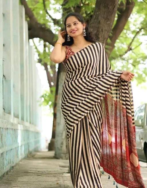 Panchtatva Silk Printed Regular Saree With Unstitched Blouse Piece ( Black )     			Panchtatva Silk Printed Regular Saree With Unstitched Blouse Piece ( Black )